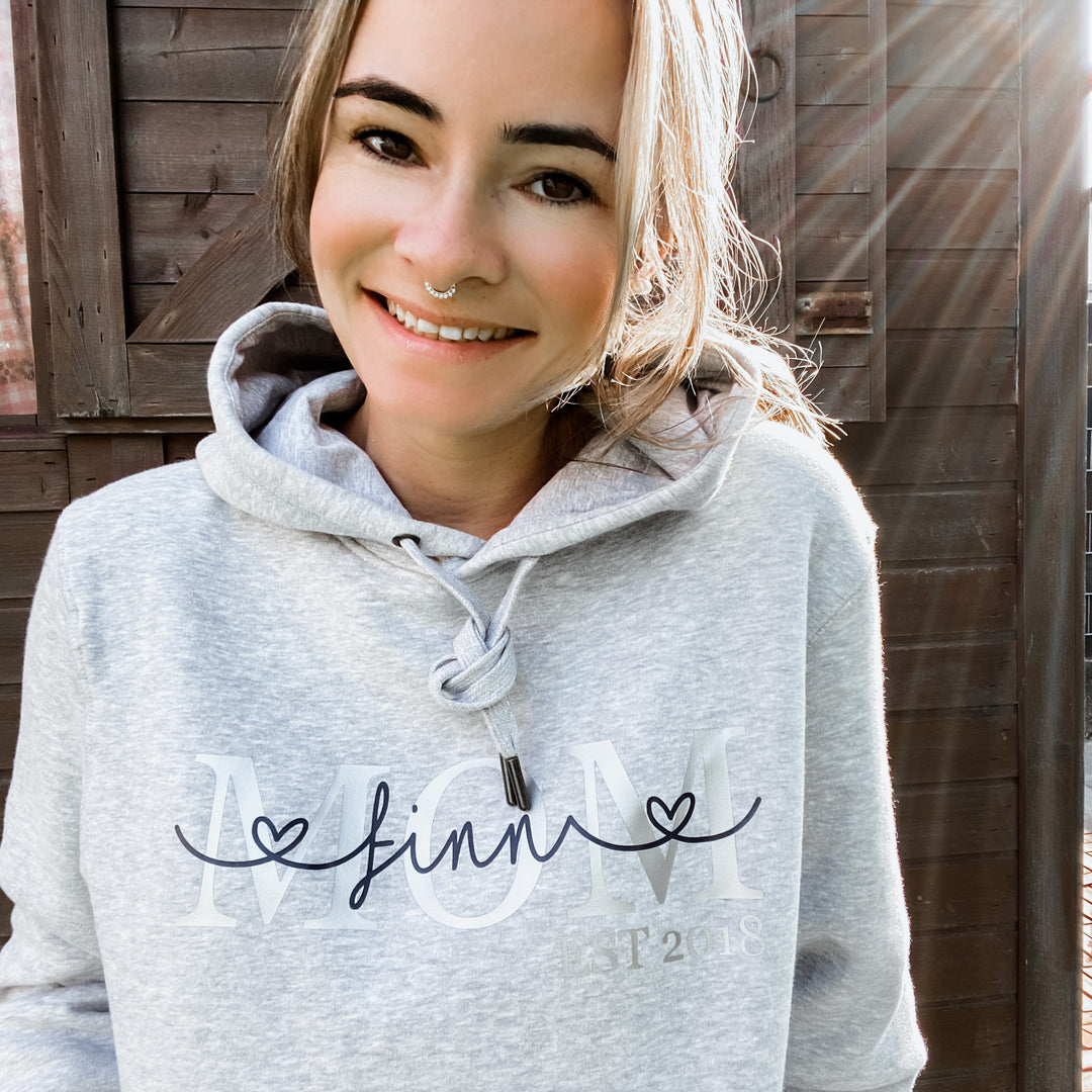 Hoodie MOM EST (personalisiert)