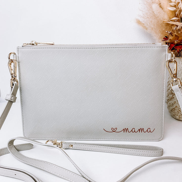 NobleDeer® Premium Umhänge- & Clutch-Tasche WUNSCHNAME "Herzchenschrift" (personalisiert)