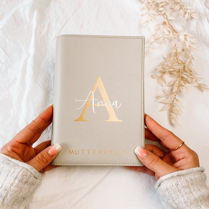 Mutterpasshülle NAME + INITIAL