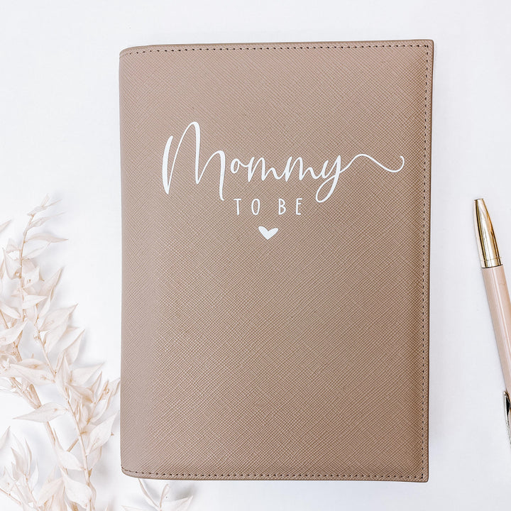 Mutterpasshülle MOMMY TO BE (individuell)