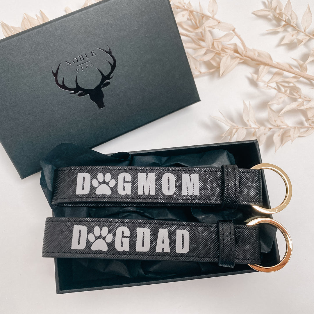 NobleDeer® Premium Schlüsselanhänger DOGMOM | DOGDAD (individuell)
