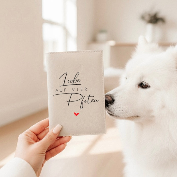 EU-Heimtierausweis & Impfpass Hülle LIEBE AUF PFOTEN (individuell)
