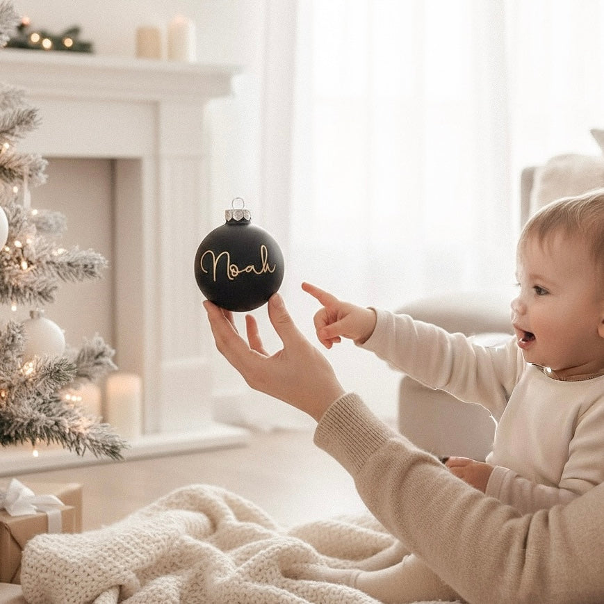 Weihnachtskugel WUNSCHNAME - schwarz - 8 CM (personalisiert)