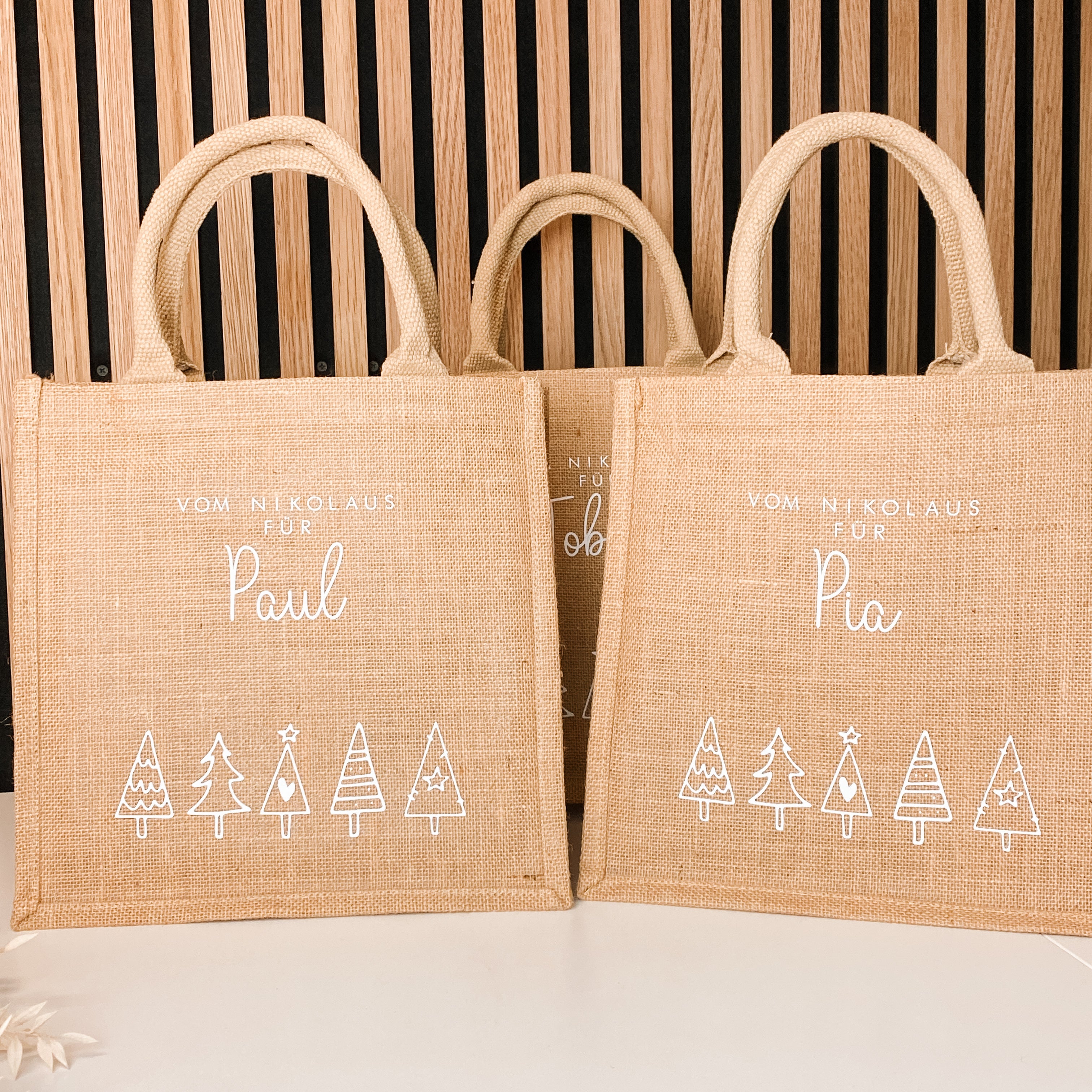 Personalisierte Nikolaus Tasche Aus Jute | Mit Namen Bedruckt | Rote Henkel | Ca. 26x22x14 Cm | Ideal Für Geschenke & Süßigkeiten