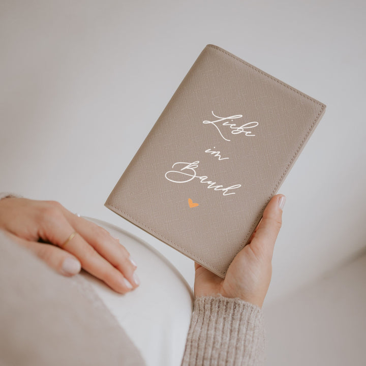 Mutterpasshülle LIEBE IM BAUCH (individuell)