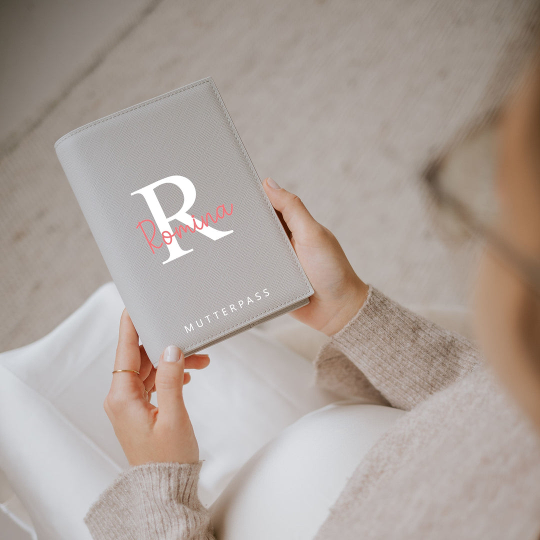 Mutterpasshülle NAME + INITIAL