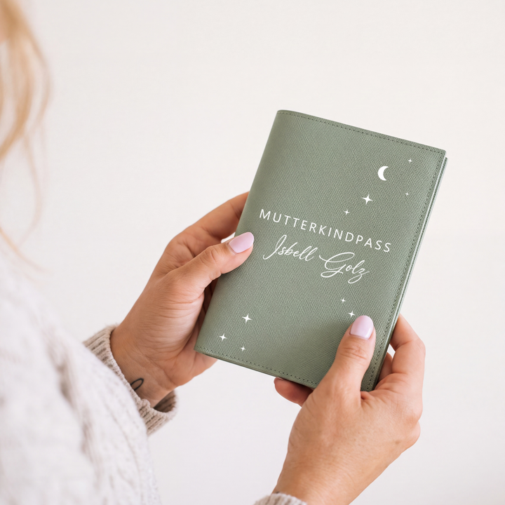 Mutter-Kind-Pass Hülle STARS personalisiert mit Name salbei grün
