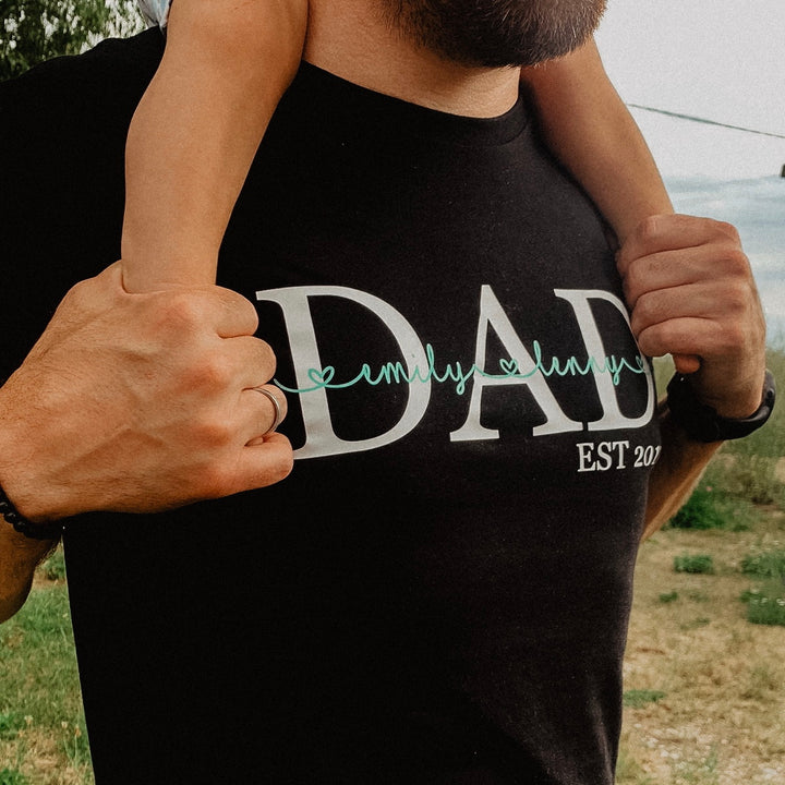 Herren T-Shirt DAD EST (personalisiert) | KINDERNAMEN | PAPA | GEBURTSJAHR