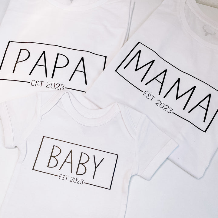 Baby-Body WUNSCHNAME + JAHRESZAHL "square" (personalisiert)