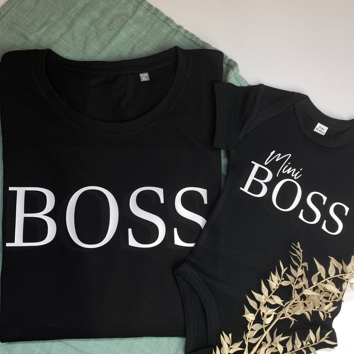 Partnerlook Herren Shirt und Baby-Body in schwarz mit Aufdruck 'Boss'
