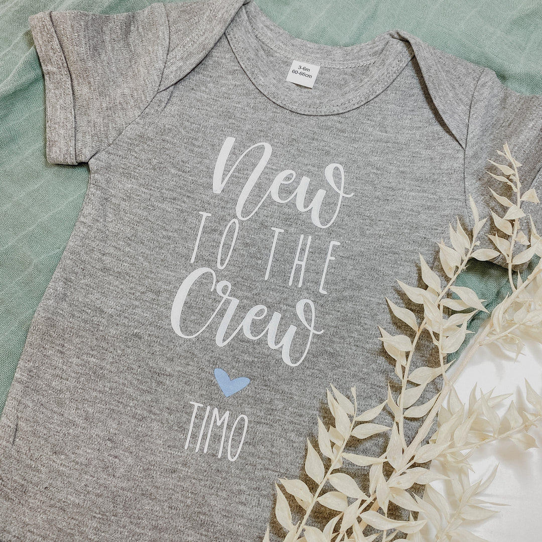 Baby-Body NEW TO THE CREW + WUNSCHNAME (personalisiert) | HERZ | SPRUCH | NAME