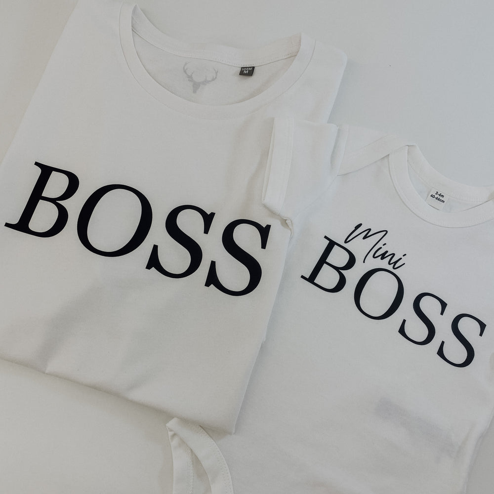 Herren Shirt in weiß mit Boss Aufdruck, Body in weiß mit Mini Boss