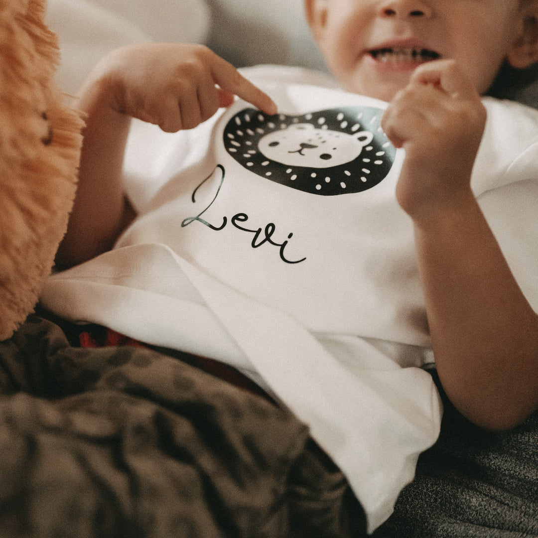 Baby-Shirt LÖWENKOPF + WUNSCHNAME (personalisiert)
