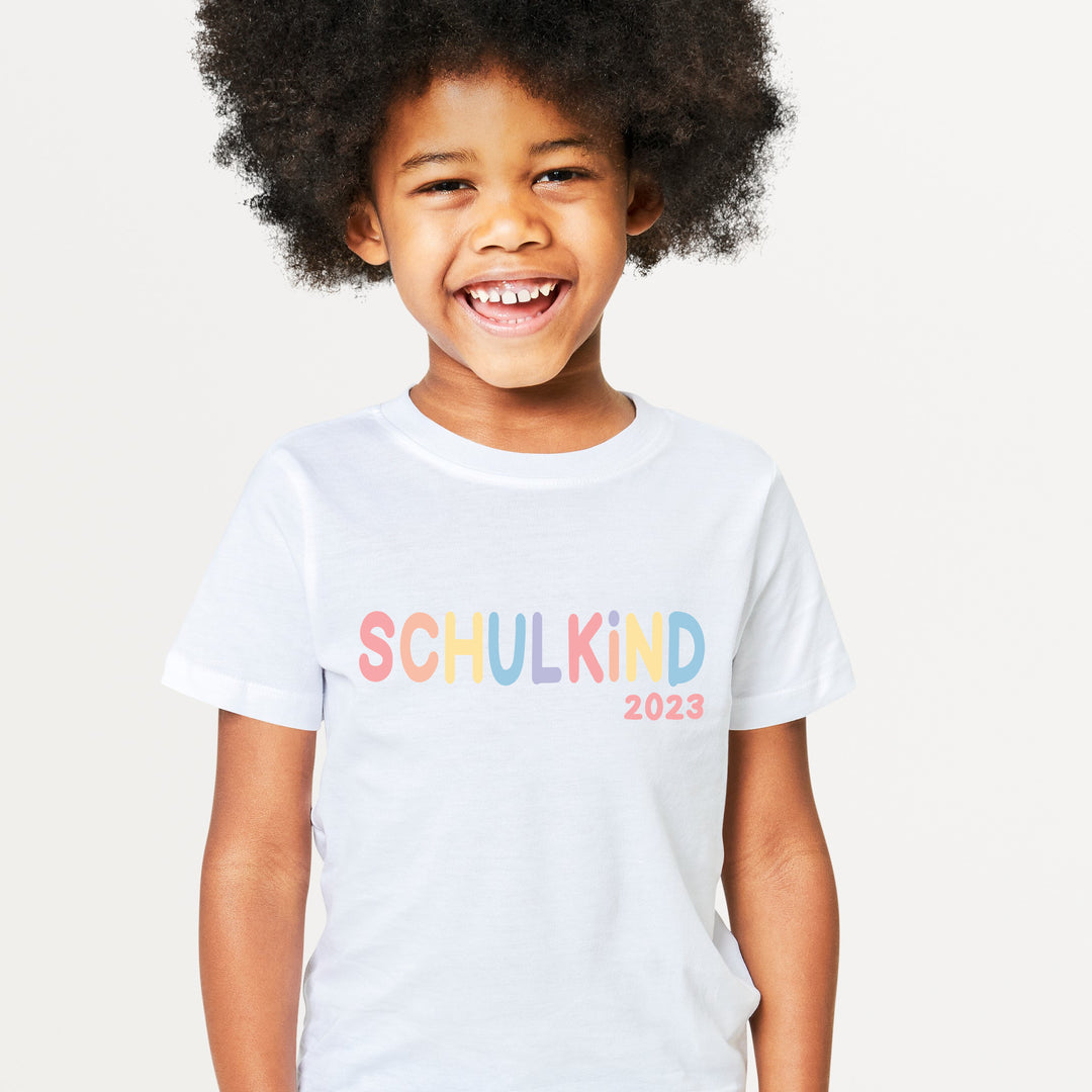 Kinder T-Shirt SCHULKIND bunt inkl. Jahreszahl (personalisiert)